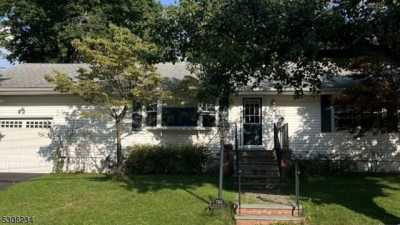 Home For Sale in Chatham, New Jersey