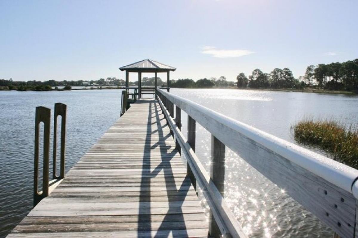 Picture of Residential Land For Sale in Cedar Key, Florida, United States