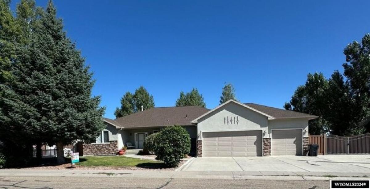 Picture of Home For Sale in Rock Springs, Wyoming, United States