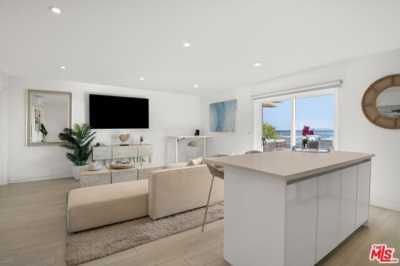 Apartment For Rent in Malibu, California