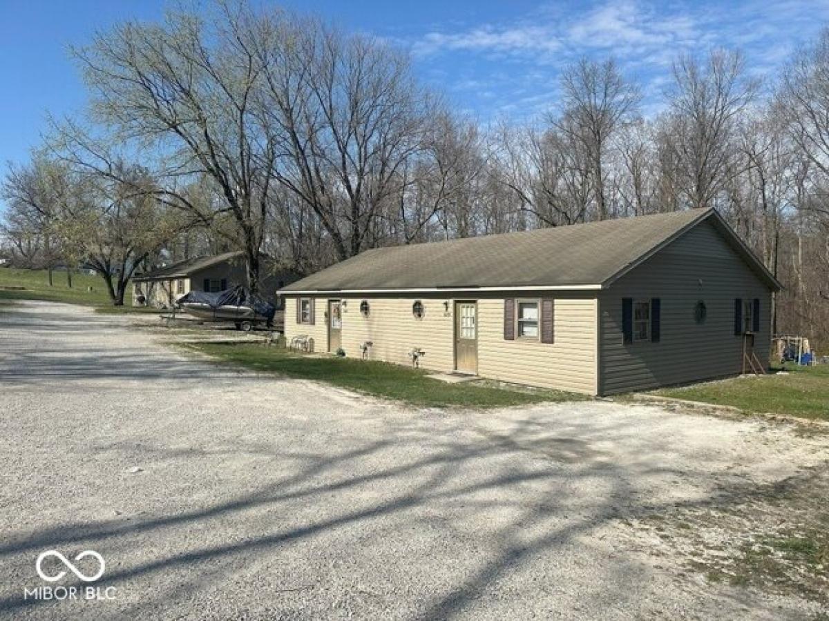 Picture of Home For Sale in Poland, Indiana, United States