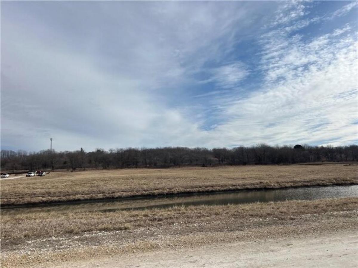 Picture of Residential Land For Sale in Van Meter, Iowa, United States