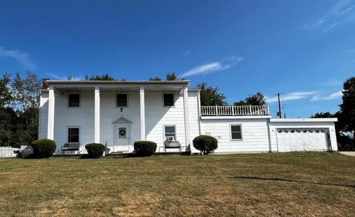 Picture of Home For Sale in Louisa, Kentucky, United States