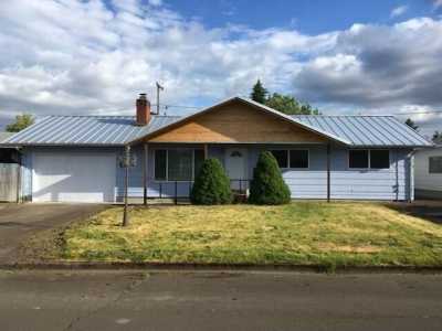 Home For Sale in Springfield, Oregon