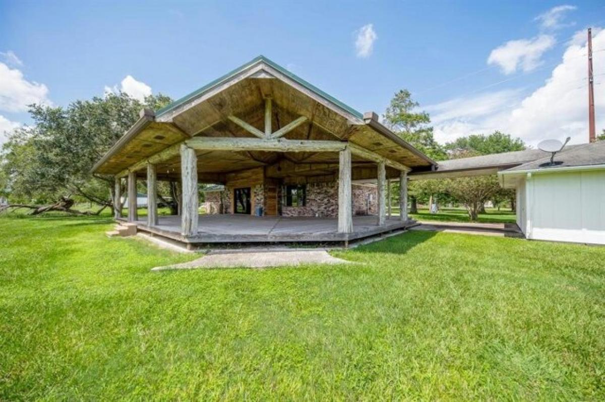 Picture of Home For Sale in El Campo, Texas, United States