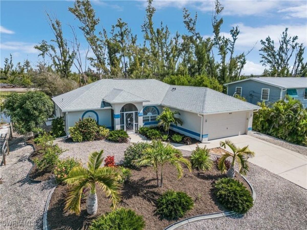 Picture of Home For Sale in Saint James City, Florida, United States