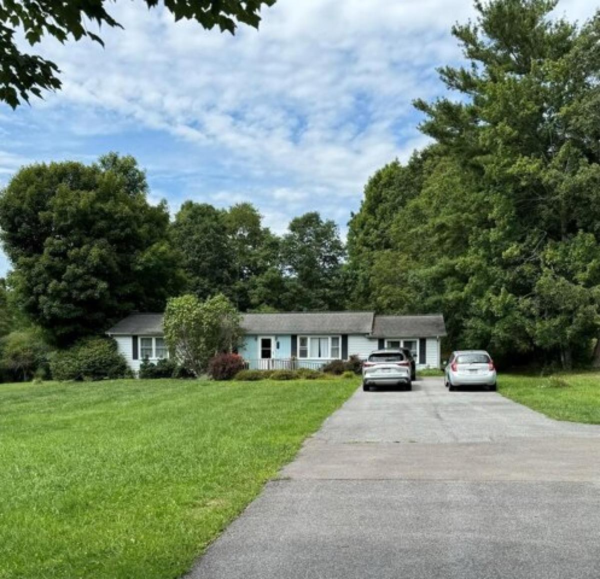 Picture of Home For Sale in Shady Spring, West Virginia, United States