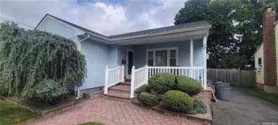 Home For Sale in Uniondale, New York