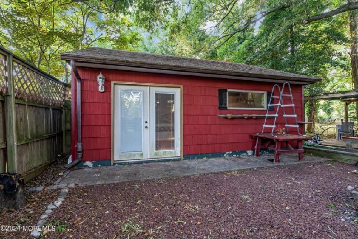 Picture of Home For Sale in Oakhurst, New Jersey, United States