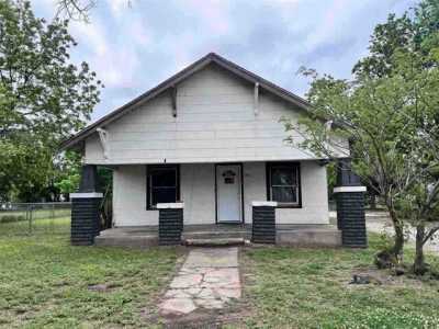 Home For Sale in Blackwell, Oklahoma