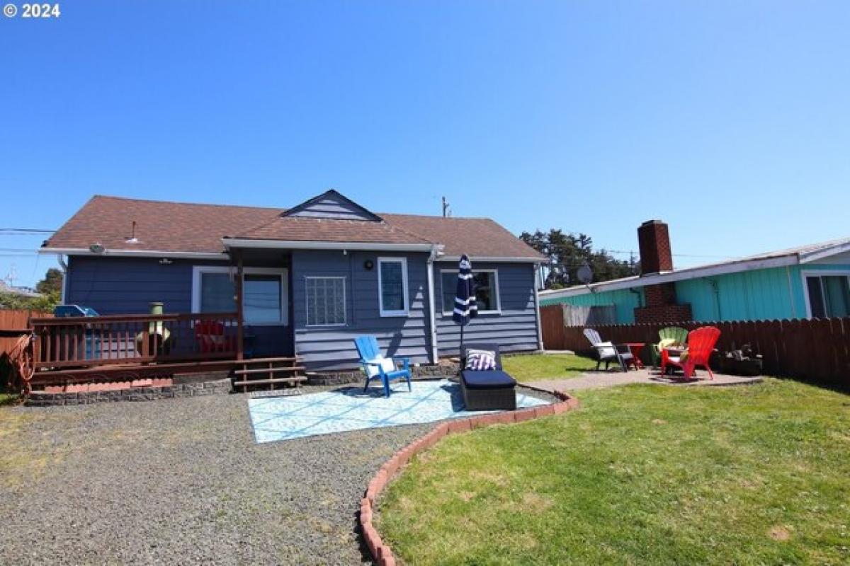 Picture of Home For Sale in Coos Bay, Oregon, United States