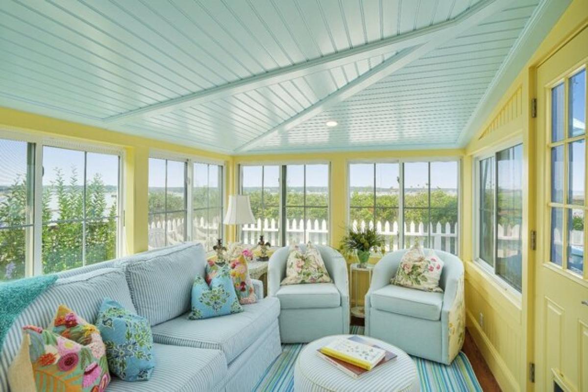 Picture of Home For Sale in Oak Bluffs, Massachusetts, United States