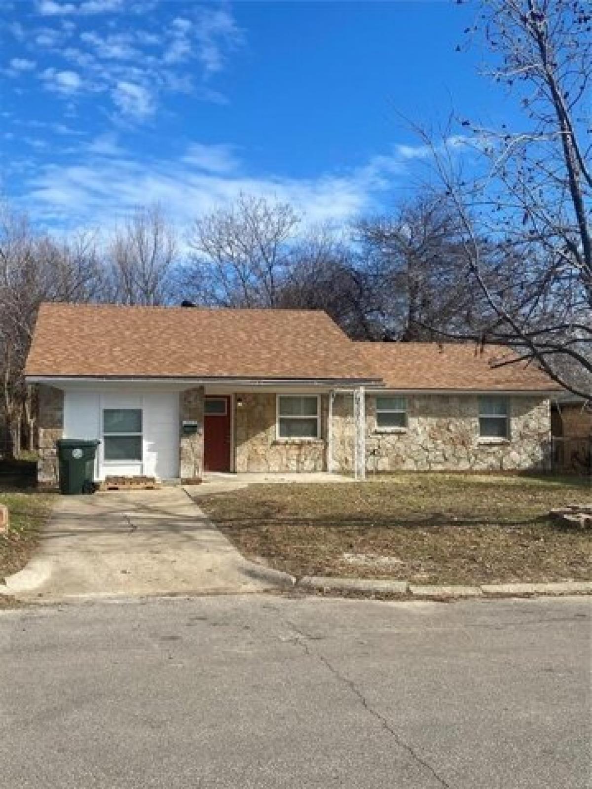 Picture of Home For Sale in Midwest City, Oklahoma, United States