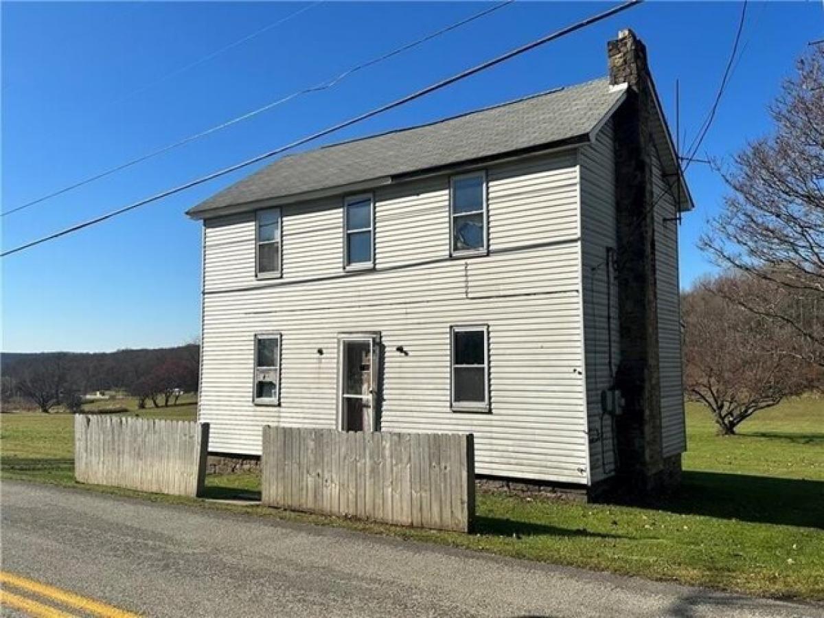 Picture of Home For Sale in Stahlstown, Pennsylvania, United States