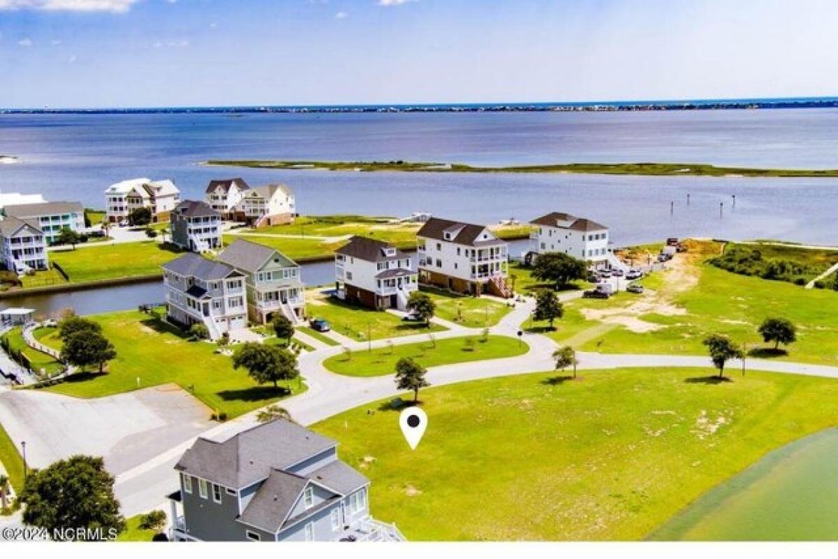 Picture of Residential Land For Sale in Newport, North Carolina, United States