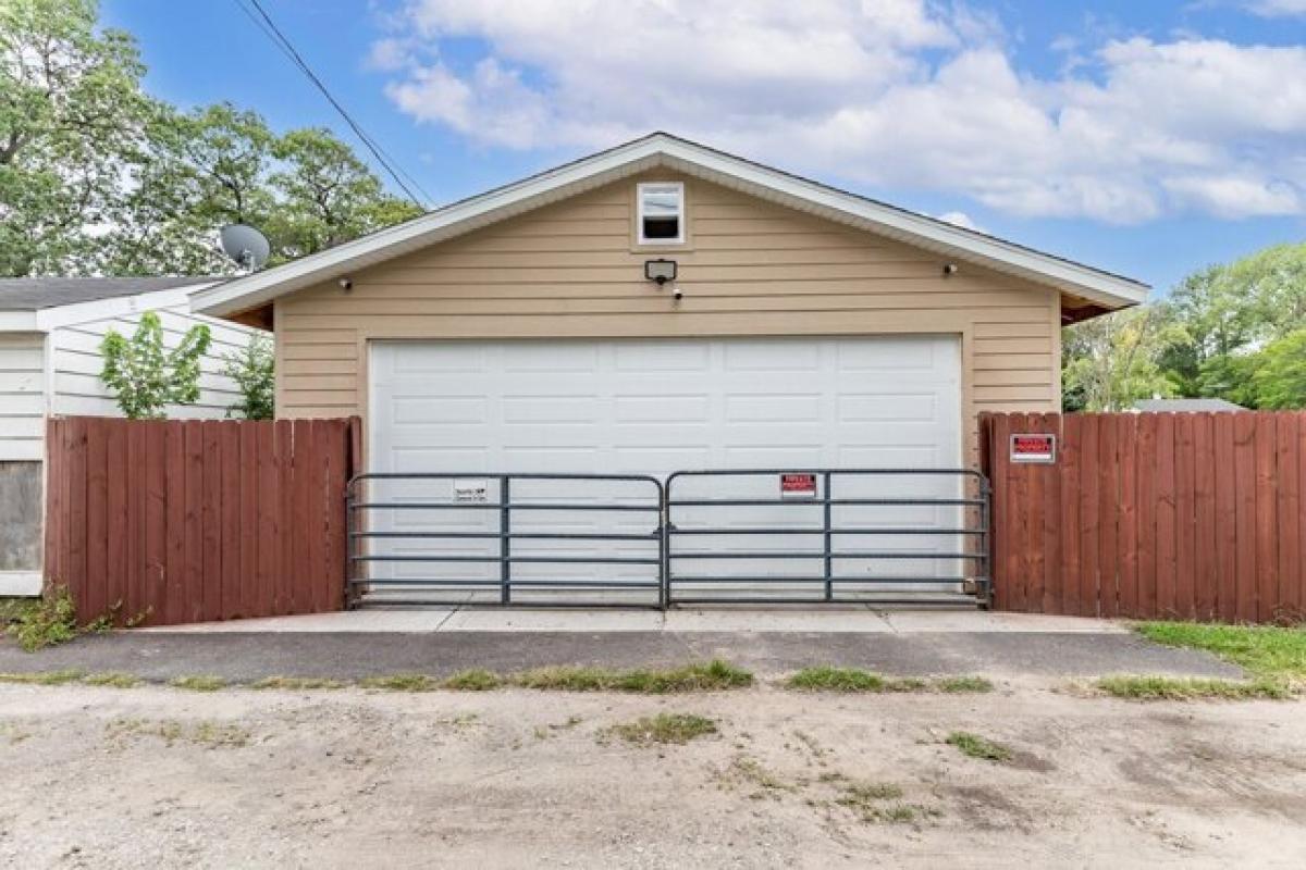 Picture of Home For Sale in Lake Station, Indiana, United States