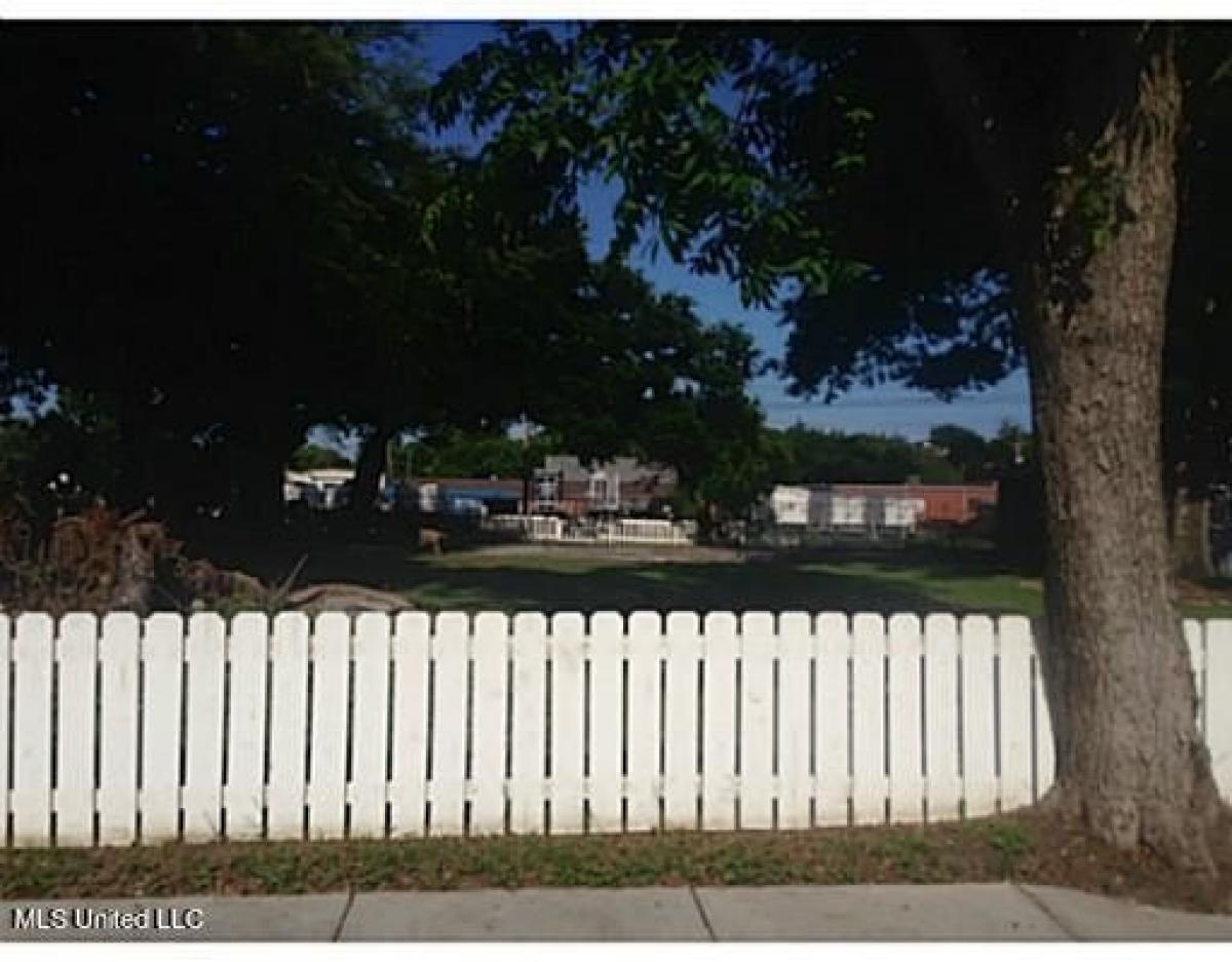 Picture of Residential Land For Sale in Gulfport, Mississippi, United States