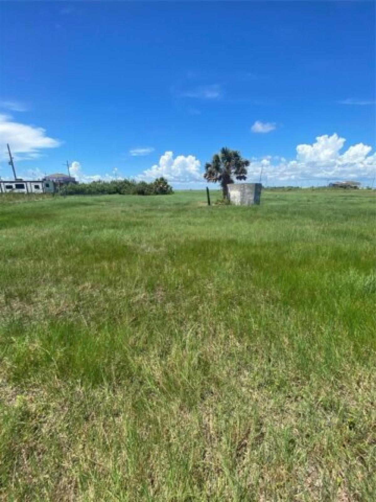 Picture of Residential Land For Sale in Gilchrist, Texas, United States