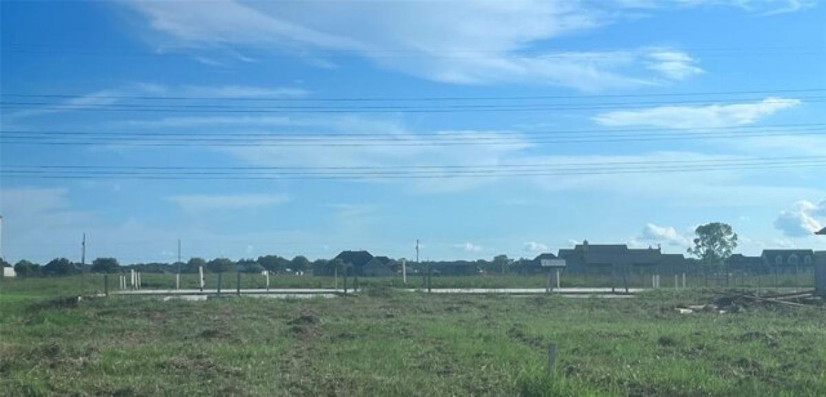 Picture of Residential Land For Sale in Angleton, Texas, United States