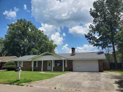 Home For Sale in Columbia, Mississippi