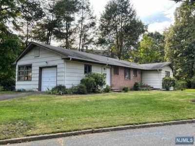 Home For Sale in Allendale, New Jersey