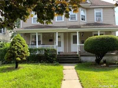 Home For Sale in Freeport, New York