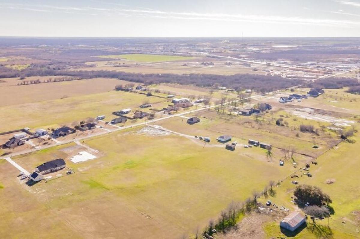 Picture of Residential Land For Sale in Cleburne, Texas, United States