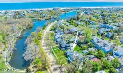 Home For Sale in Spring Lake, New Jersey