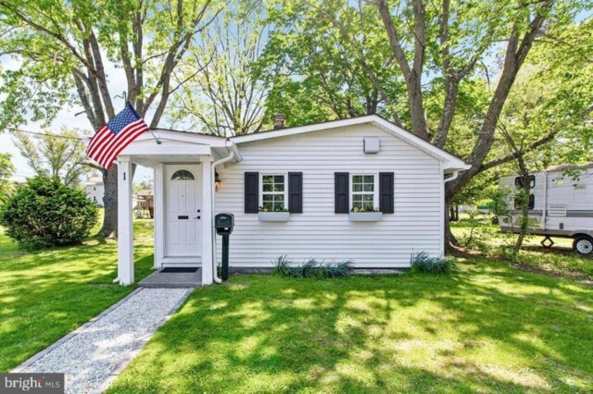 Picture of Home For Sale in Swedesboro, New Jersey, United States