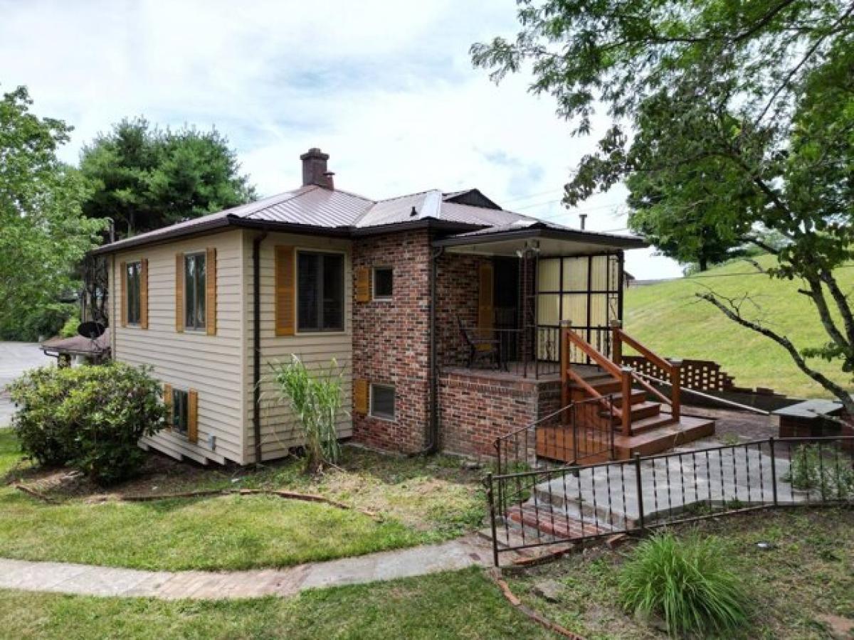 Picture of Home For Sale in Beckley, West Virginia, United States