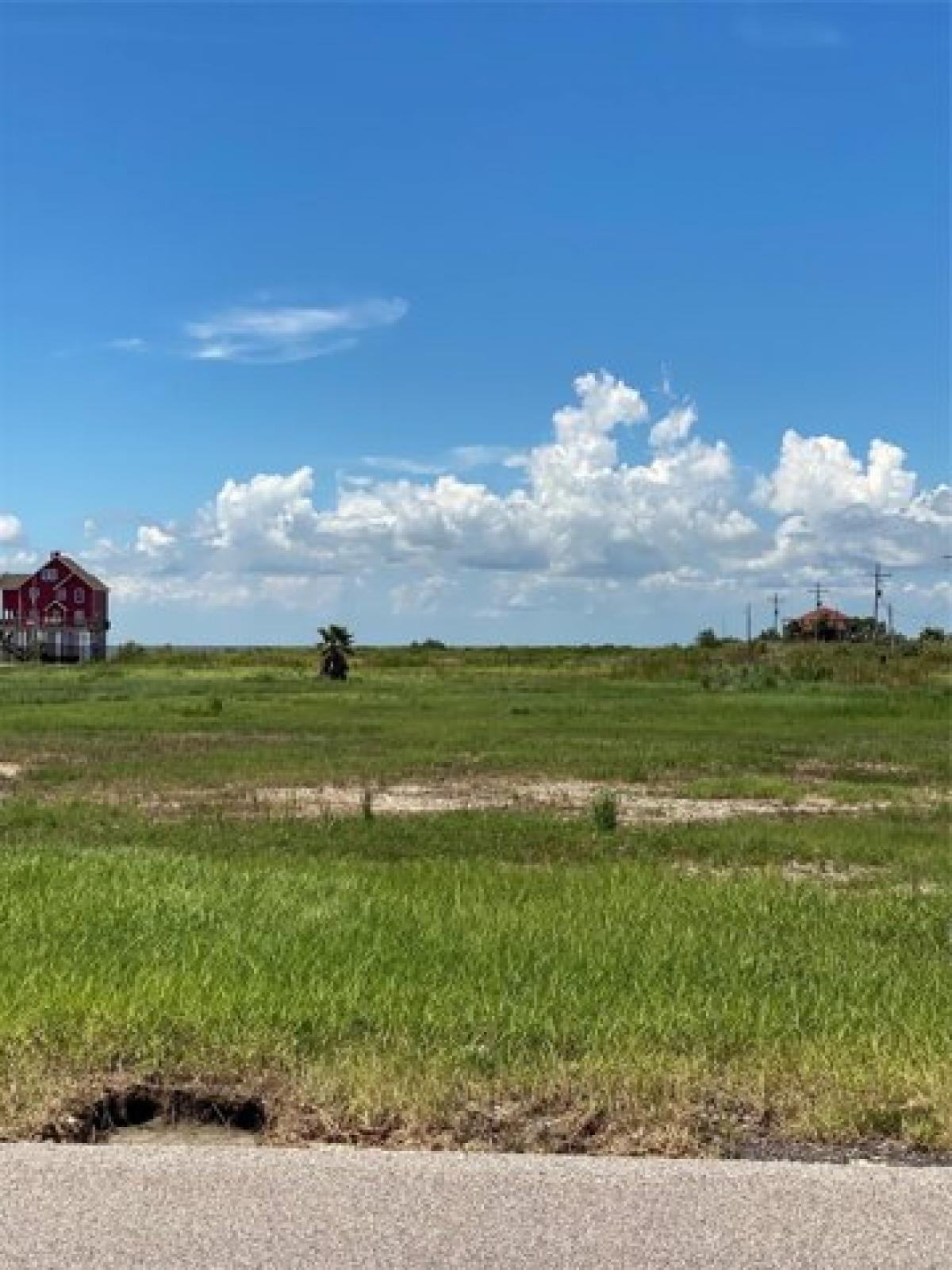 Picture of Residential Land For Sale in Gilchrist, Texas, United States