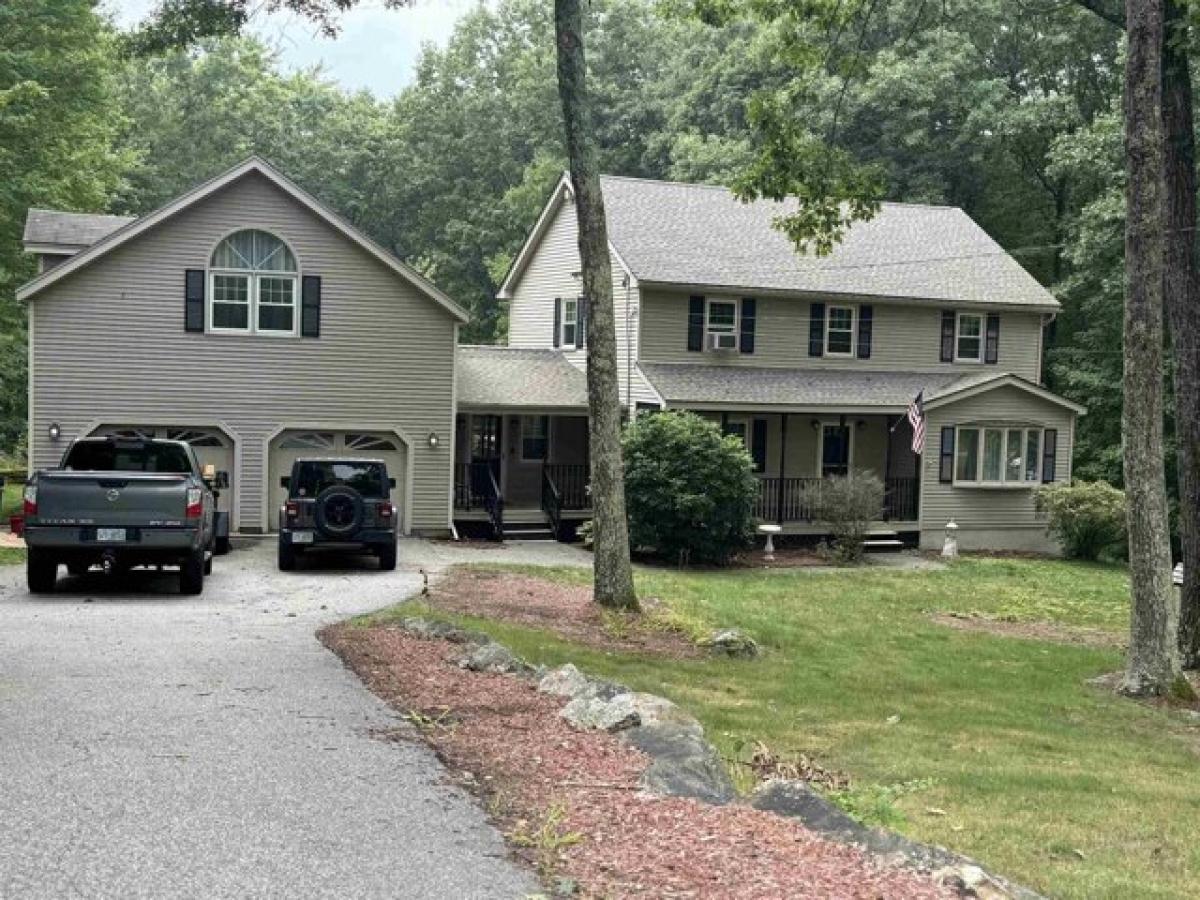 Picture of Home For Sale in Goffstown, New Hampshire, United States