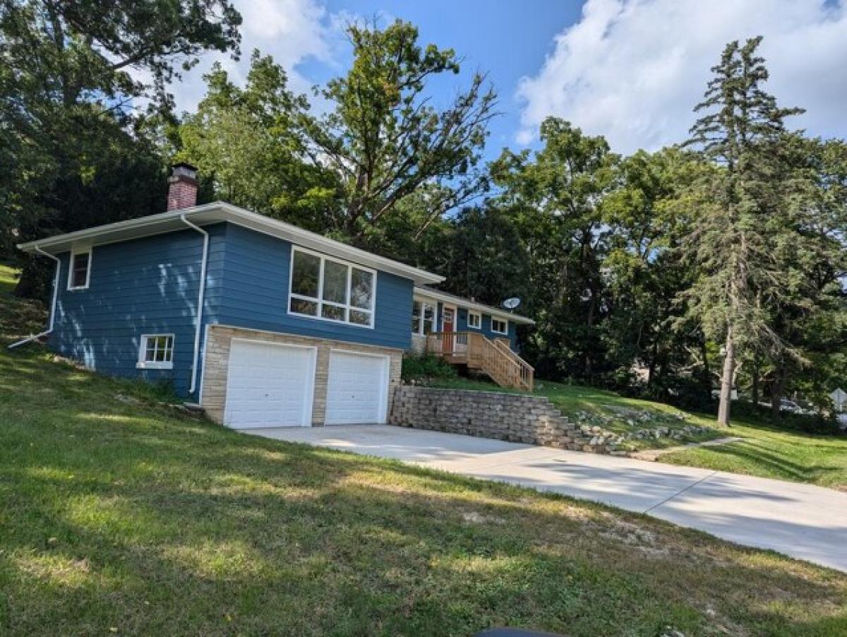 Picture of Home For Sale in Lake in the Hills, Illinois, United States