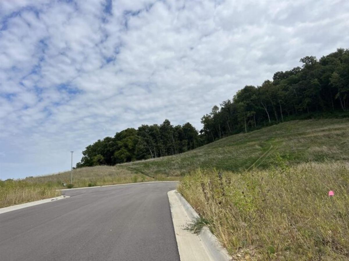 Picture of Residential Land For Sale in Dubuque, Iowa, United States