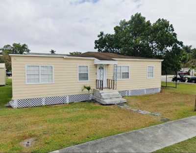 Home For Sale in Pahokee, Florida