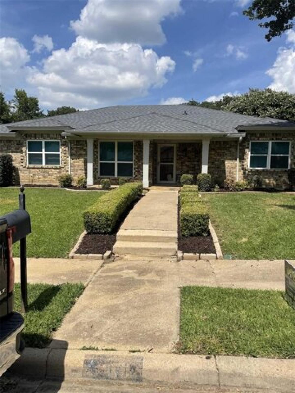 Picture of Home For Sale in Bedford, Texas, United States