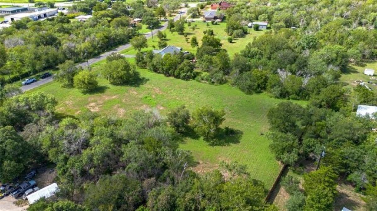 Picture of Residential Land For Sale in Seguin, Texas, United States