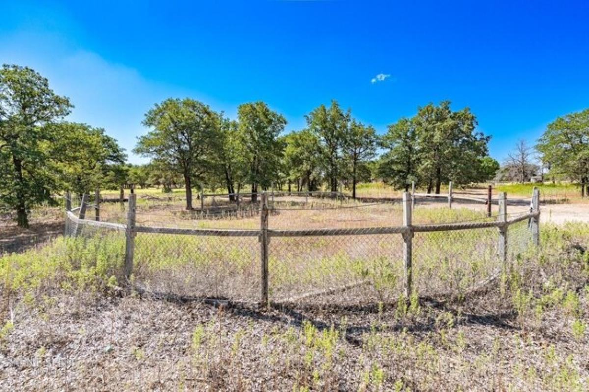 Picture of Home For Sale in Hawley, Texas, United States