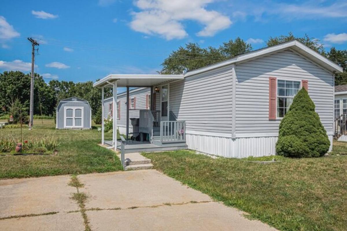 Picture of Home For Sale in Edwardsburg, Michigan, United States