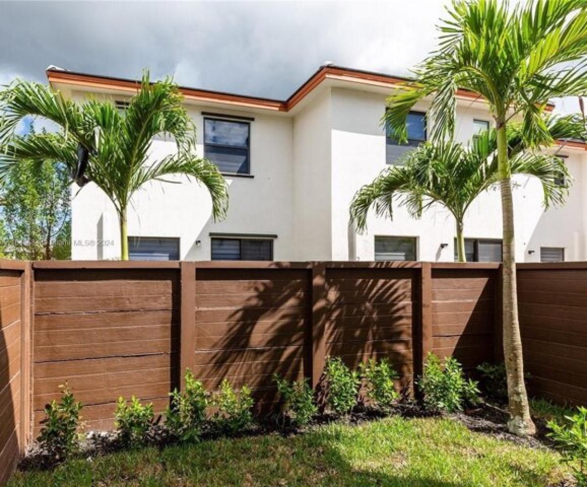 Picture of Home For Sale in Miami Lakes, Florida, United States