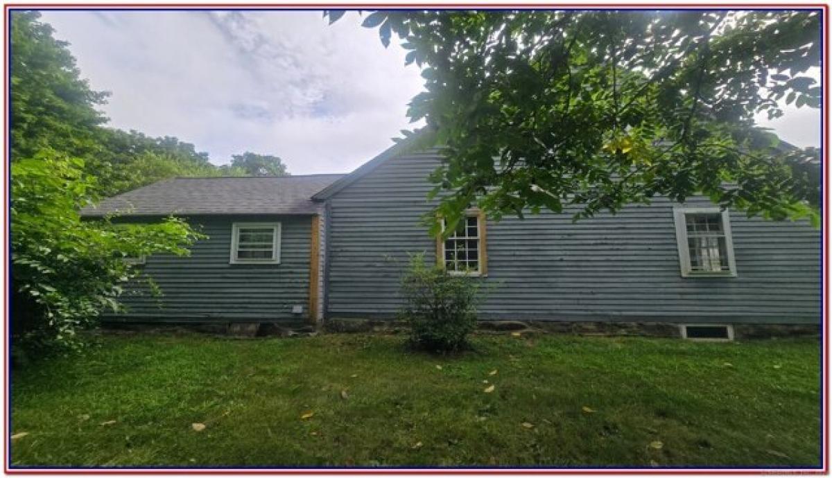 Picture of Home For Sale in Groton, Connecticut, United States