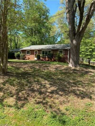 Home For Sale in Walkertown, North Carolina