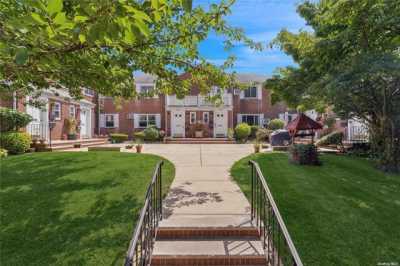 Home For Sale in Glen Oaks, New York