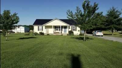 Home For Sale in Westmoreland, Tennessee