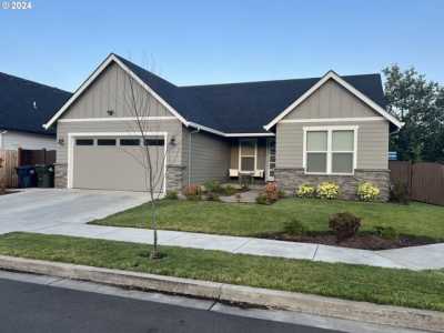 Home For Sale in Springfield, Oregon