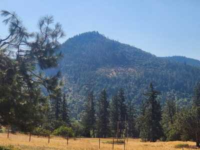 Home For Sale in Applegate, Oregon