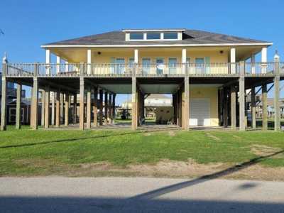 Home For Sale in Crystal Beach, Texas