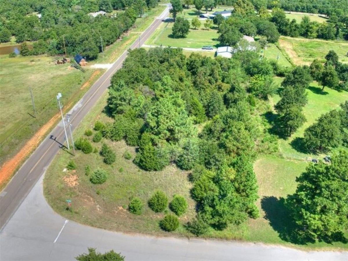 Picture of Residential Land For Sale in Newalla, Oklahoma, United States