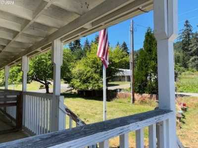 Home For Sale in Yoncalla, Oregon