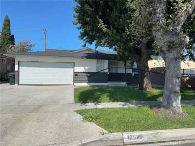 Home For Sale in Bellflower, California